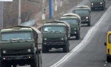 В Луганск заехала колонна военных КамАЗов