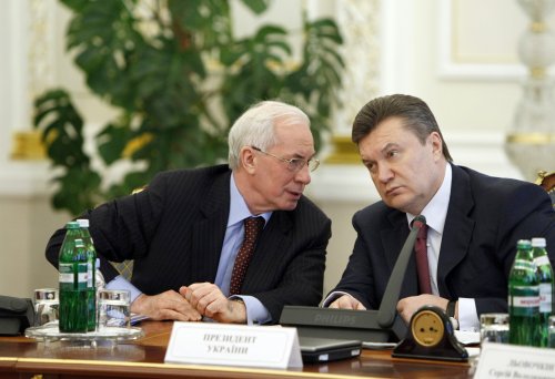 Суд «виртуально» арестовал Януковича и Азарова