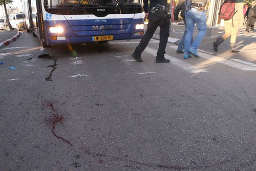 Мужчина с ножом на напал на пассажиров автобуса. Ранены 9 человек