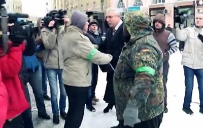 В Харькове активисты накинулись на госслужащего