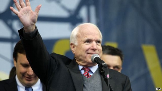 «Дай Украине оружие!». Сенатор Маккейн продолжает активно троллить Обаму