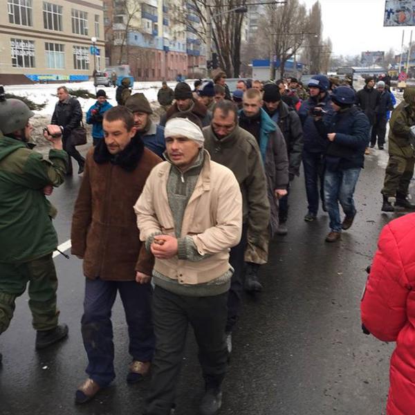 Блогер: Парад военнопленных в Донецке - театральная постановка. ВИДЕО 