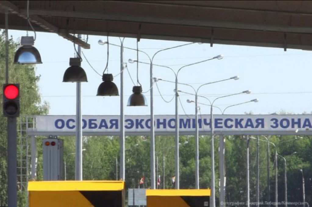 Трудно стиснуть кулак, в который сунули милостыню