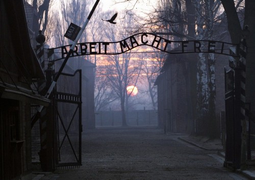 Мир отмечает 70-летие освобождения узников Освенцима. ФОТО