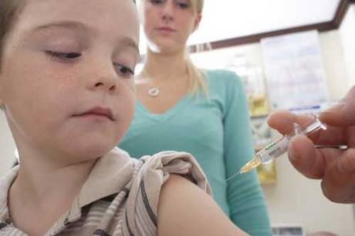 Глава Минздрава ратует за всеобщую вакцинацию населения и детей 