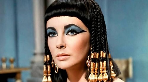 Хромой Тутанхамон и странная Нефертити.Воссозданы образы ушедших знаменитостей. ФОТО