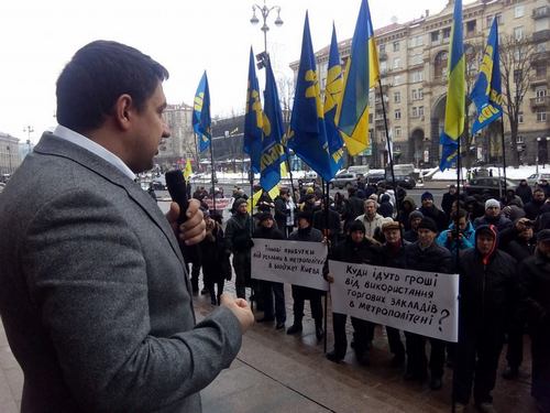 Свободовцы заблокировали трибуну Киевсовета из-за подорожания проезда