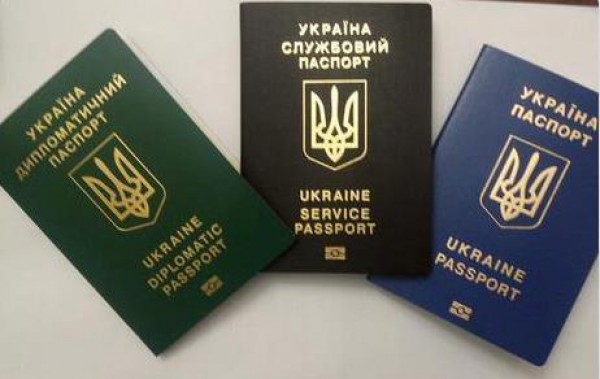 Европа одобрила биометрические паспорта украинцев