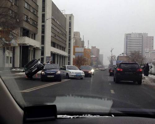На дорогах Киева можно встретить водителей-«каскадеров». ФОТО
