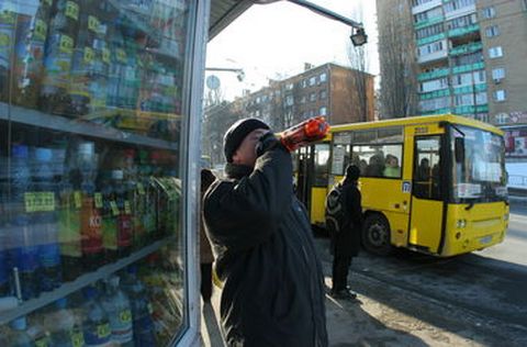 Киеврада хочет запретить продажу алкоголя в киосках