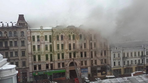 Кличко тушит пожар в центре столицы. ФОТО