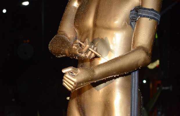 Голливудских гениев спасет «Оскар», нюхающий кокаин. ФОТО 