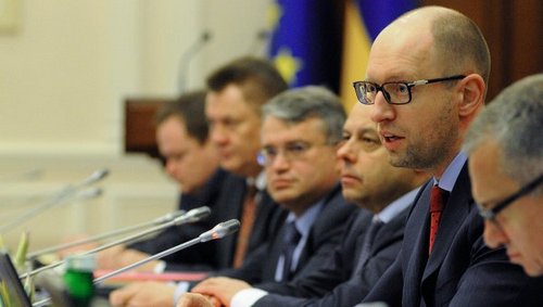 Яценюк расследует деятельность всей верхушки Фискальной службы