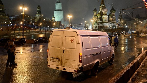 Полиция допрашивает девушку, сопровождавшую Немцова в момент убийства 