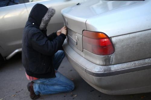 Луганчанин наладил «бизнес» на похищенных номерных знаках с авто 