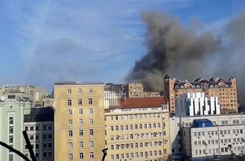 В центре Киева был крупный пожар. Погибли двое спасателей. ФОТО, ВИДЕО (Обновлено)