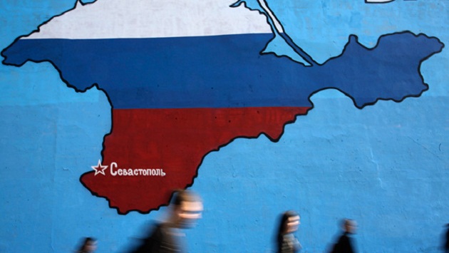 Крым: Российские оккупанты проводят шмон в доме Талята Юнусова