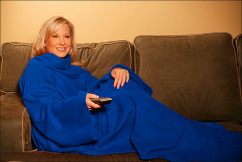 Одеяло с рукавами - хорошая идея для необычного подарка