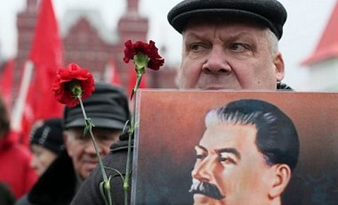 Российский священник советует адептам Сталина протрезветь