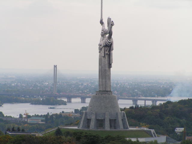 Депутаты Киевсовета решили судьбу памятника «Родина-мать» 