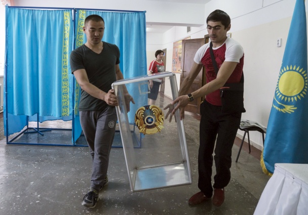 В Казахстане стартовали досрочные президентские выборы