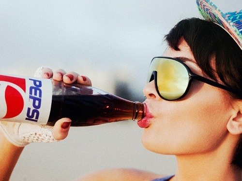 Pepsi отказывается от опасного компонента легендарного напитка