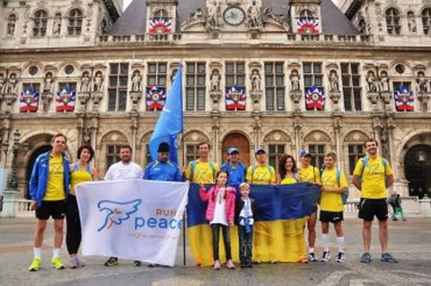 Украинский забег мира прибыл в Париж. ФОТО
