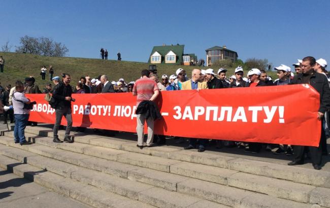 В Киеве на запрещенном митинге коммунистов произошла потасовка