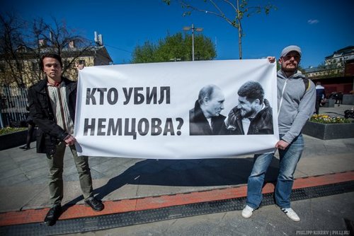 Москвичи вышли на акцию протеста с портретами Кадырова и Путина. ФОТО