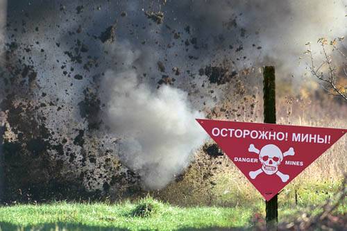 На Донбассе ремонтная бригада наехала на мину. Есть раненые