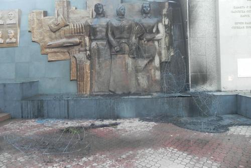 Хмельное «победобесие»: в Бурятии сожгли мемориал Победы. ФОТО