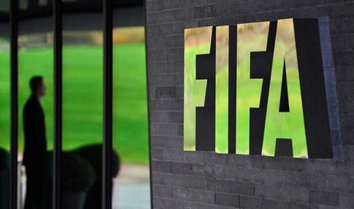 Коррупционный скандал в FIFA: кое-кто лишился должности, в Бразилии идут обыски