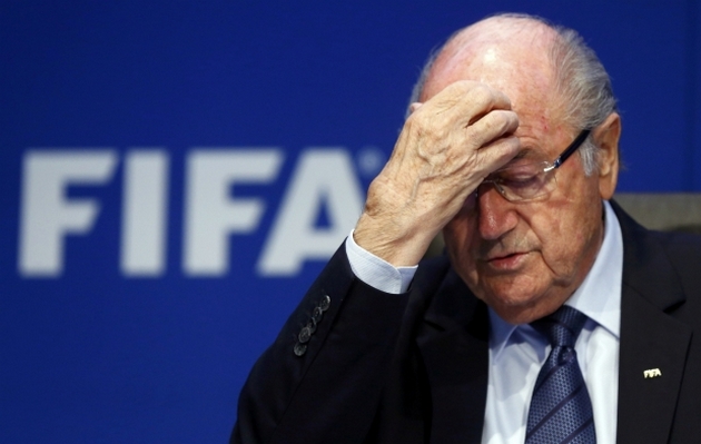 Переизбранный Блаттер решил уйти с поста президента ФИФА 