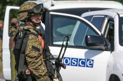 ОБСЕ: под Донецком есть техника и военные с российскими номерами и нашивками