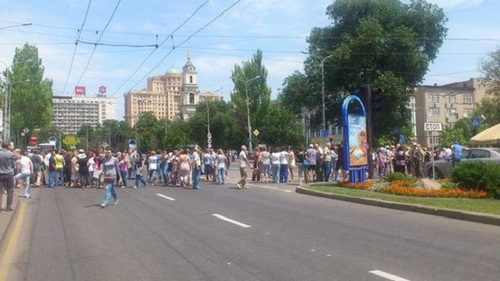 В центре Донецка митинг: люди требуют прекратить обстрелы. ФОТО