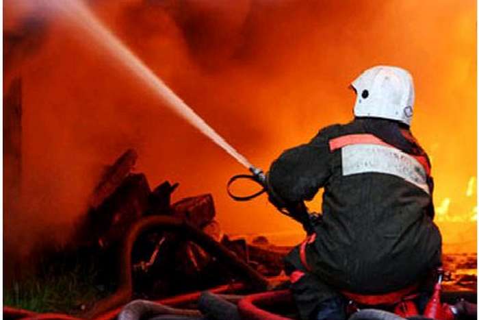 Пожар в киевской психбольнице: спасатели эвакуировали пациентов и персонал учреждения