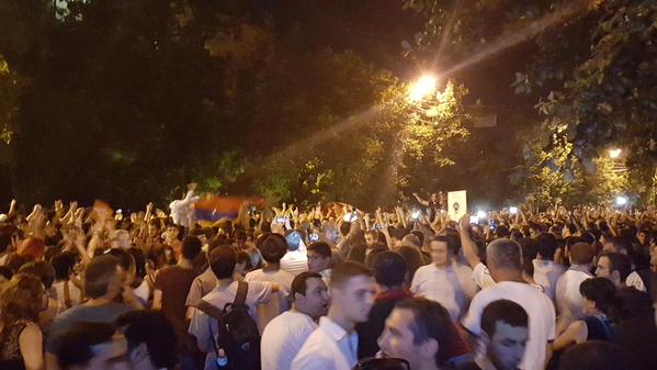Ереван будет спать спокойно: активисты прекращают ночные протесты 