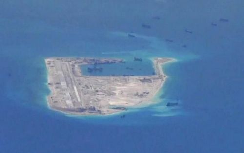 Аннексия по-китайски: на искусственных спорных островах строится аэродром