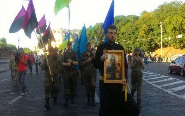 Участники шествия в центре Киева требуют власть официально признать факт войны. ФОТО