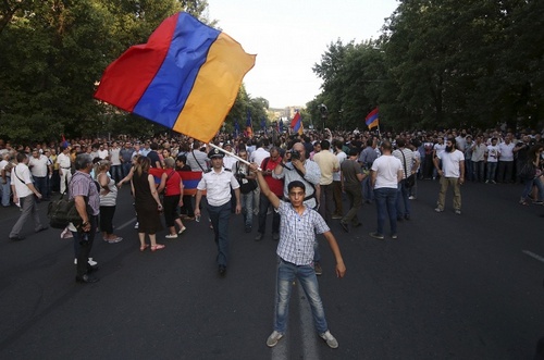 Полиция выдвинула протестующим в Ереване ультиматум