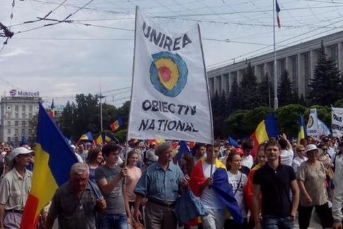 В Кишиневе прошел митинг: молдаване хотят присоединиться к Румынии. ВИДЕО