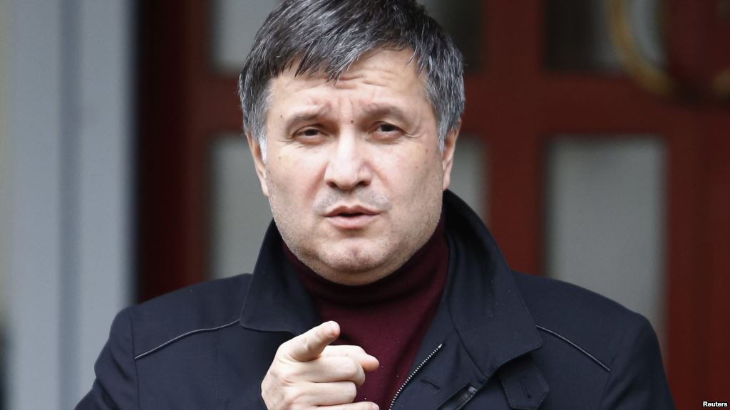 Аваков обвинил Правый сектор в подыгрывании Кремлю