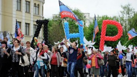 Массовку на митинг к годовщине ДНР сгоняли по спискам 