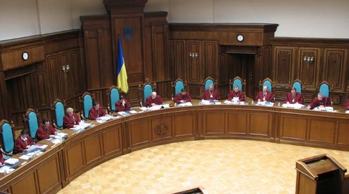 Порошенко уволил одного из судей Конституционного суда