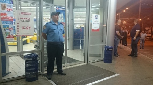 МВД просит помочь опознать убийцу из харьковского супермаркета