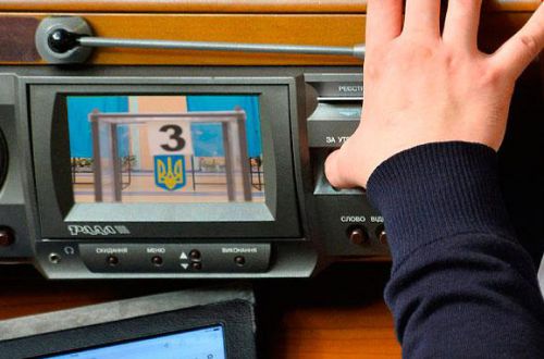Новая Конституция: есть ли в Раде 300 «спартанцев»