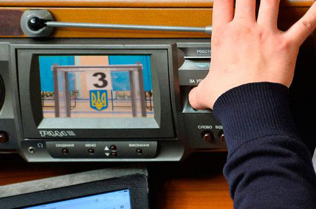 Новая Конституция: есть ли в Раде 300 «спартанцев»