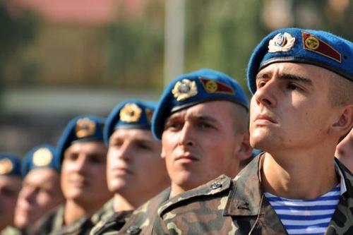 Порошенко поздравил украинцев с Днем Воздушно-десантных войск 