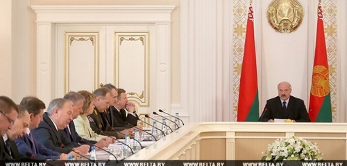 Лукашенко срочно переводит экономику на военные рельсы