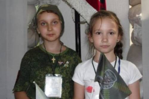 Жизнь в «Зазеркалье»: в Алчевске 9-летних девочек приучают воевать. ФОТО